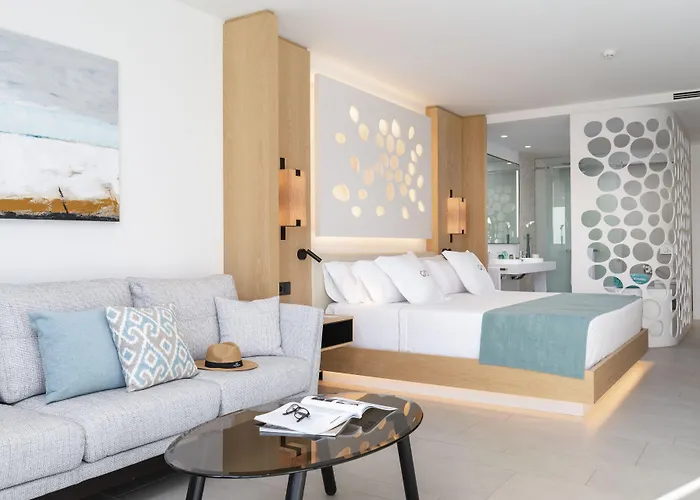 Royal Hideaway Corales - Adults Only מלון